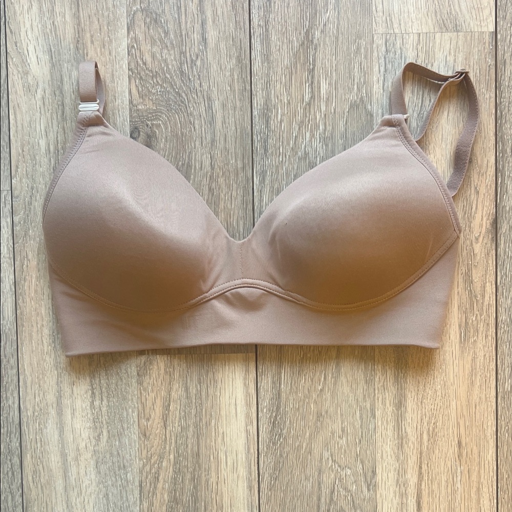 Warners Soft Tan Wireless Bra Great Condition Size 34D